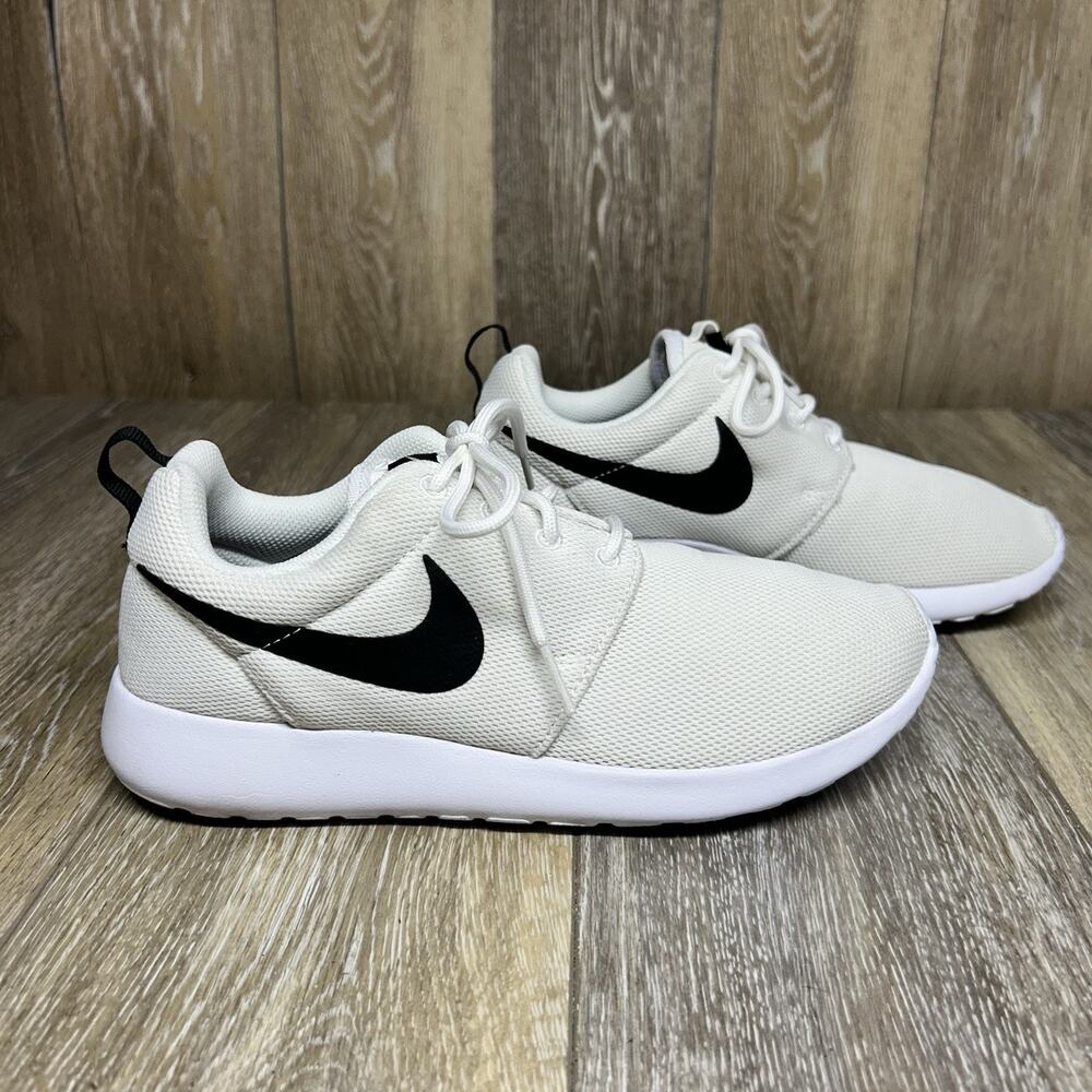 Nike 844994-101 Roshe One Women’s US Size 7.5 White Black Sneaker Shoes
